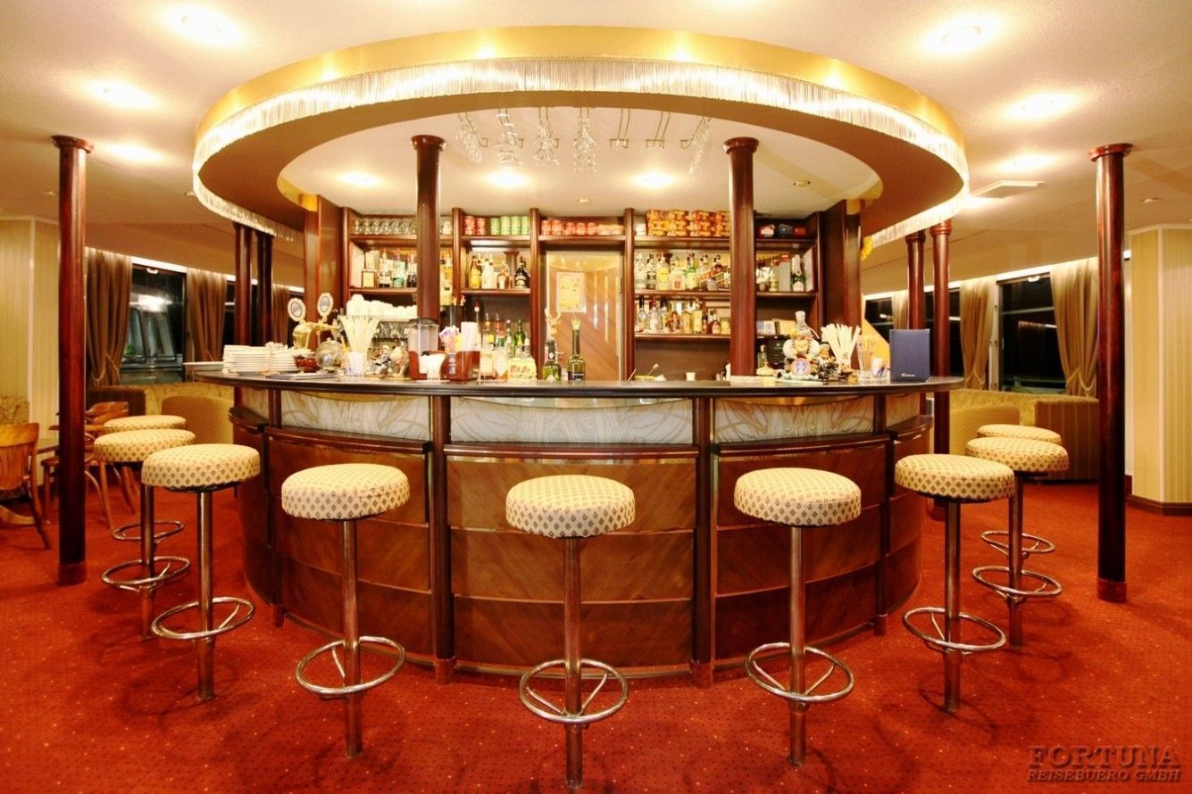 Круизы по России. ТХ Волга Стар 4*. Бар Панорама на Шлюпочной палубе