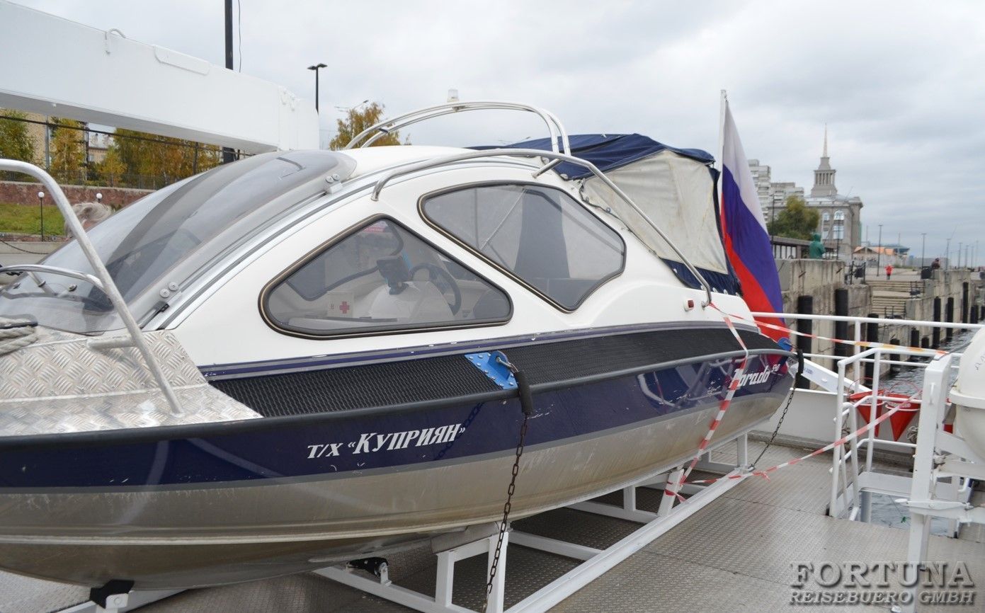 Сибирские круизы по Енисею. Теплоход-яхта Куприян VIP