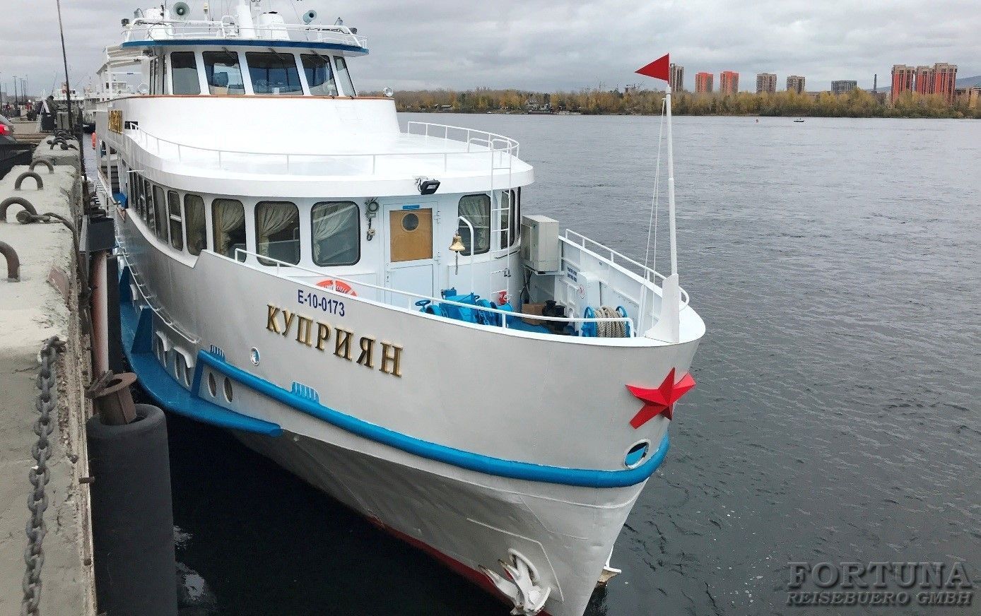 Сибирские круизы по Енисею. Теплоход-яхта Куприян VIP