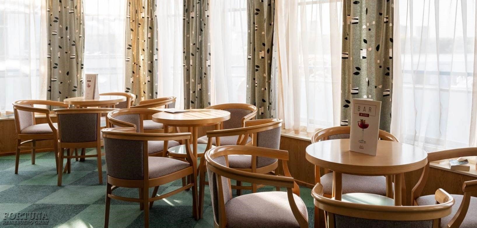 Круизы по России. ТХ Георгий Чичерин. Кофейня ||2