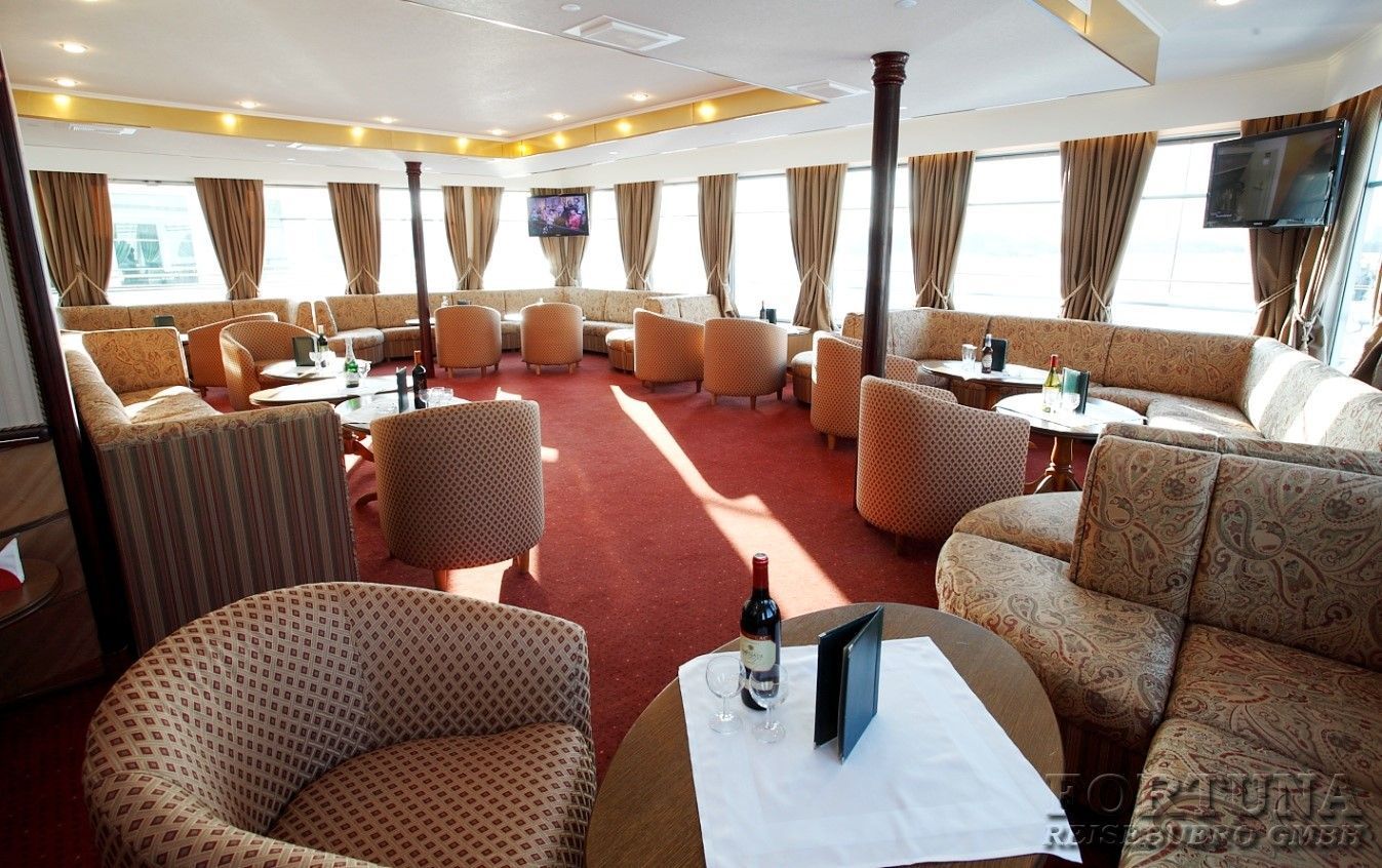 Круизы по России. ТХ Волга Стар 4*. Бар Панорама на Шлюпочной палубе ||2