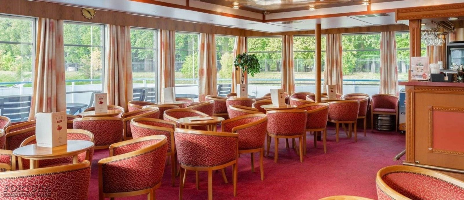 Круизы по России. ТХ Георгий Чичерин. Бар Панорама