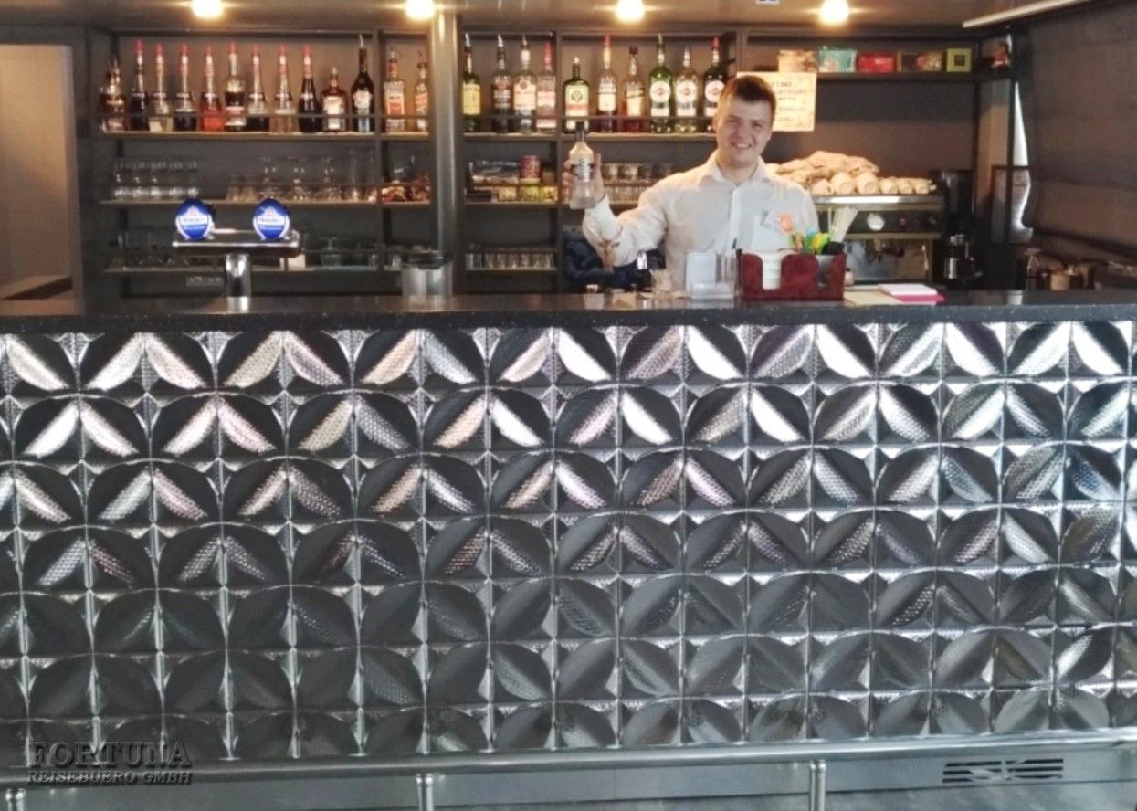 Теплоход Игорь Стравинский 4*. SkyBar ||2