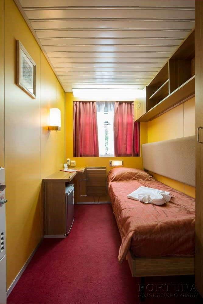 Теплоход Георгий Чичерин. Одноместные каюты ||7