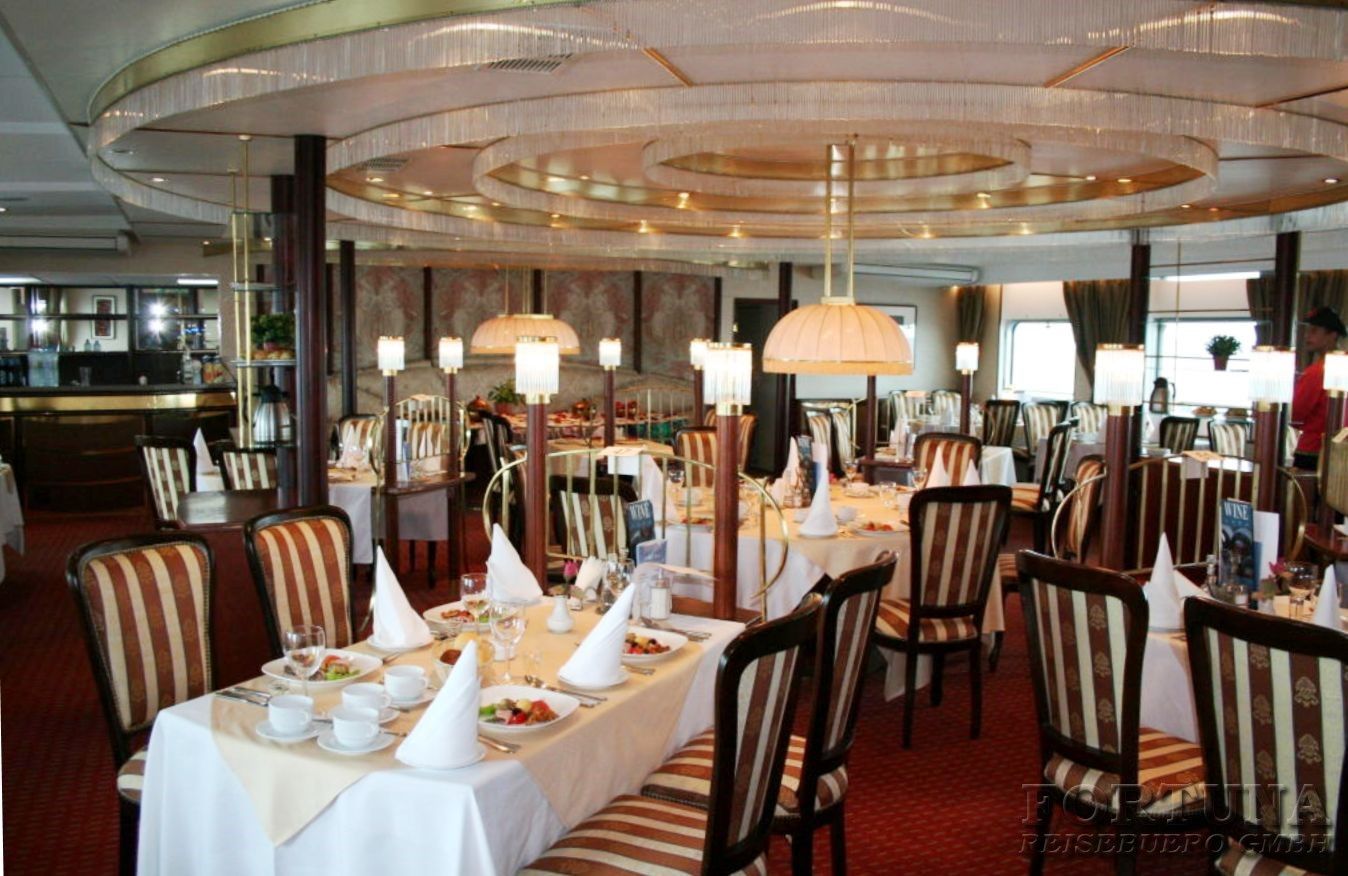 Круизы по России. ТХ Волга Стар 4*. Ресторан Нева на Шлюпочной палубе ||1