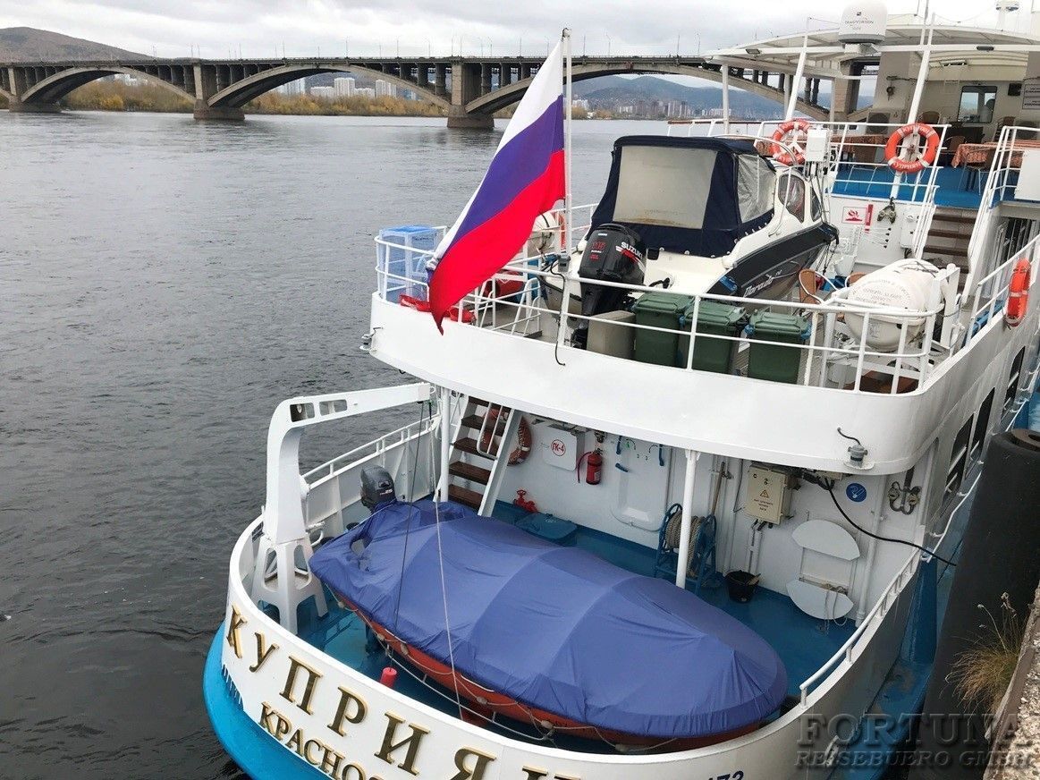 Сибирские круизы по Енисею. Теплоход-яхта Куприян VIP