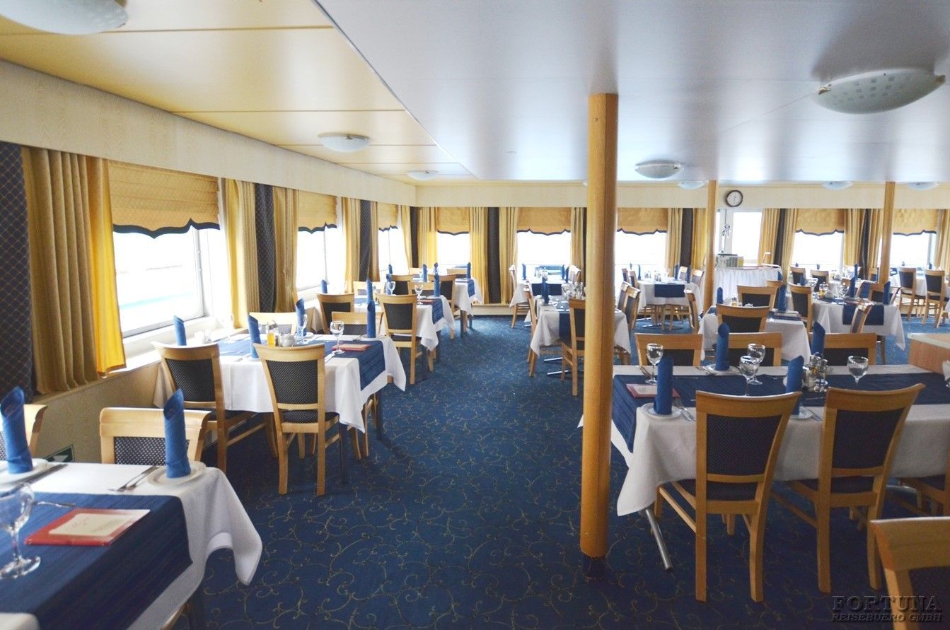 Круизы по России. ТХ Георгий Чичерин, ресторан Волга ||1