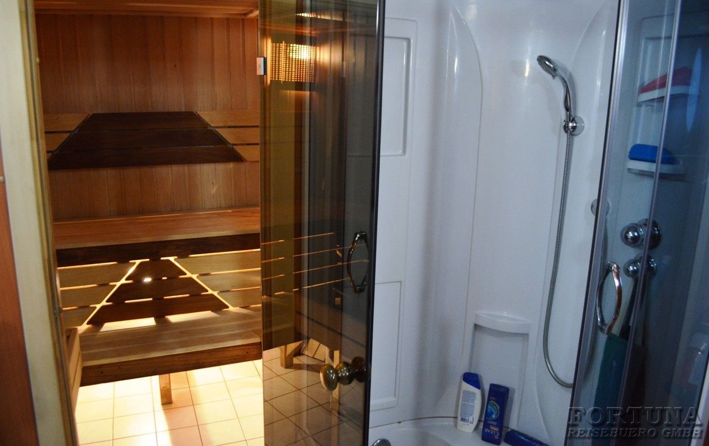 Сибирские круизы по Енисею. Теплоход-яхта Куприян VIP