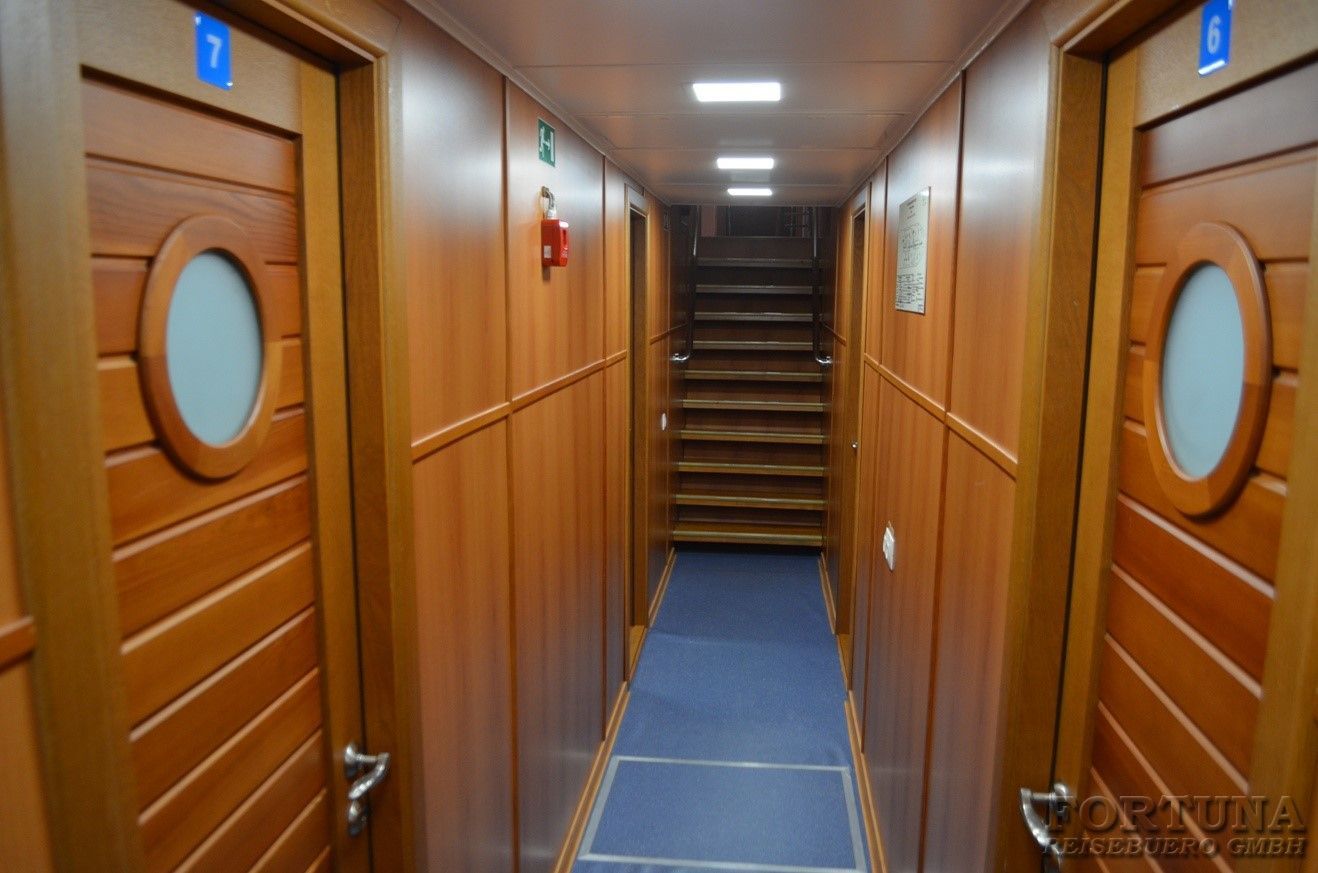 Сибирские круизы по Енисею. Теплоход-яхта Куприян VIP