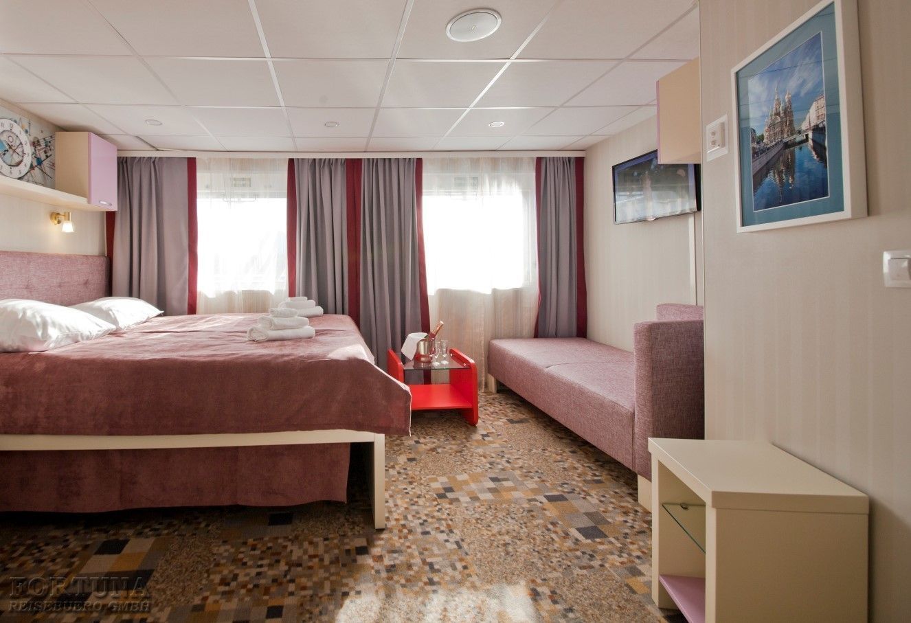 Круизы по России. ТХ М. Литвинов 4*. Каюта Luxe