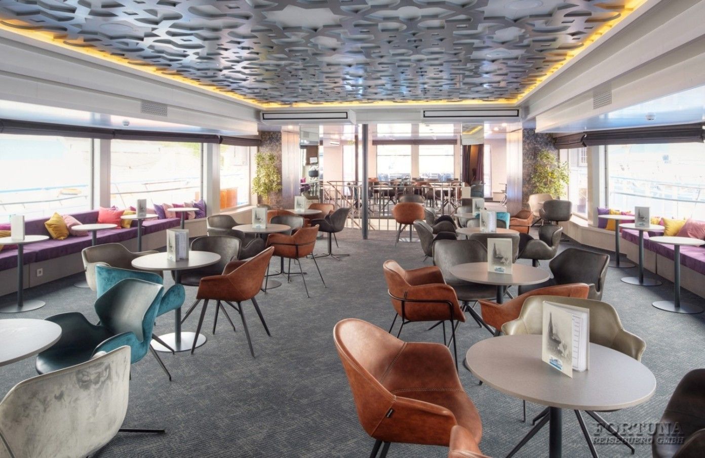 Теплоход Игорь Стравинский 4*. SkyBar ||2