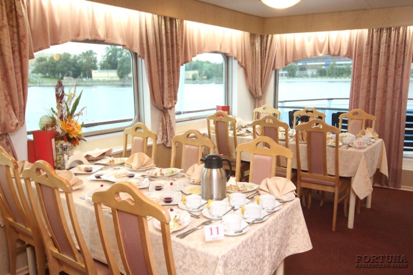 Речные круизы. ТХ В. Белинский, ресторан ЛАДОГА