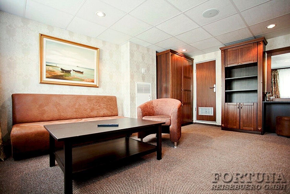 Теплоход Волга Стар 4*. Люкс двухкомнатный ||4