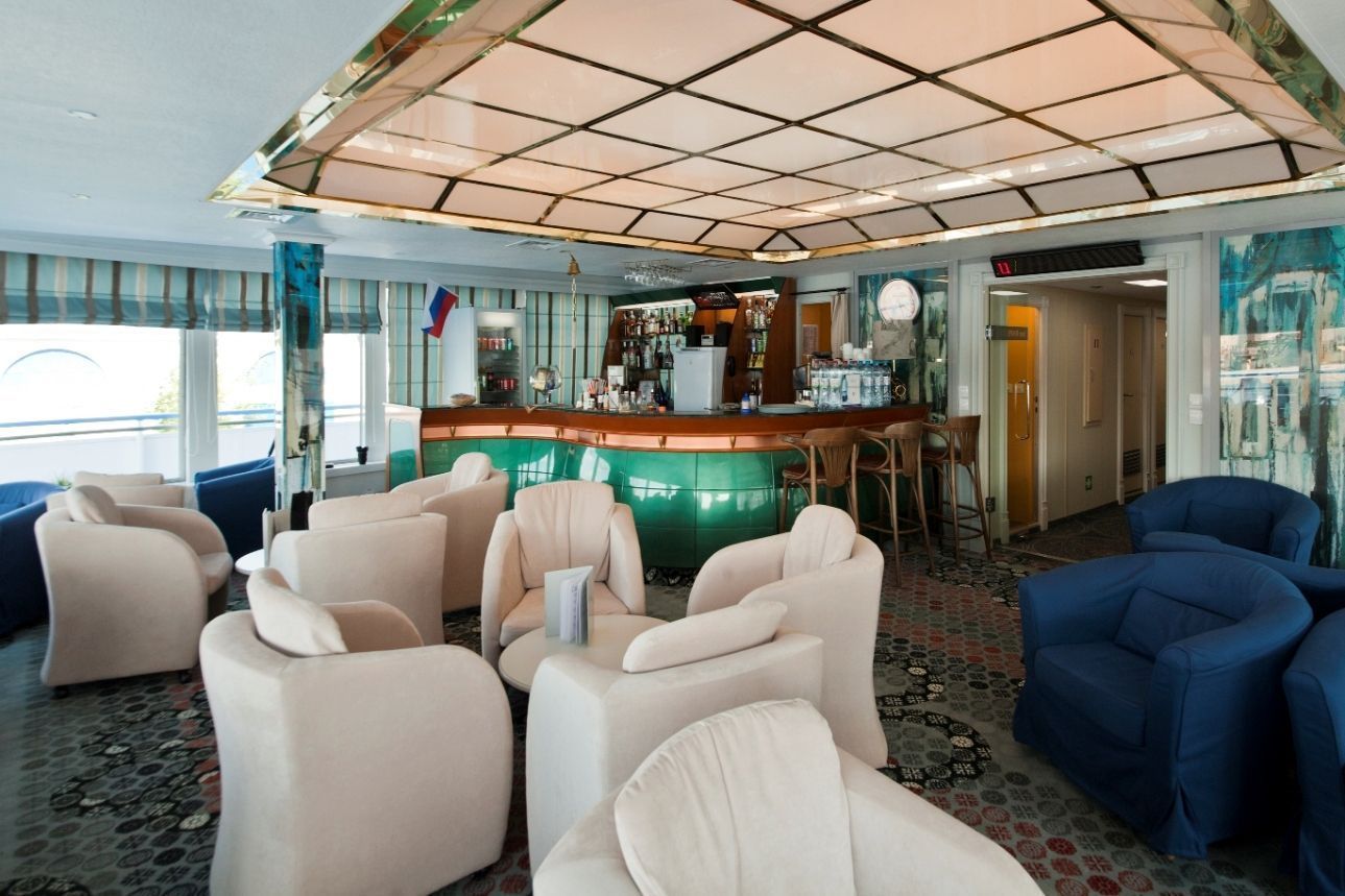 Речные круизы по России. ТХ С. Дягилев, панорама бар