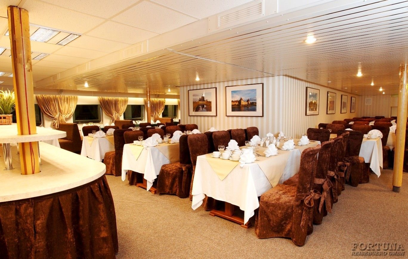 Круизы по России. ТХ Волга Стар 4*. Ресторан Волга на Средней палубе ||1