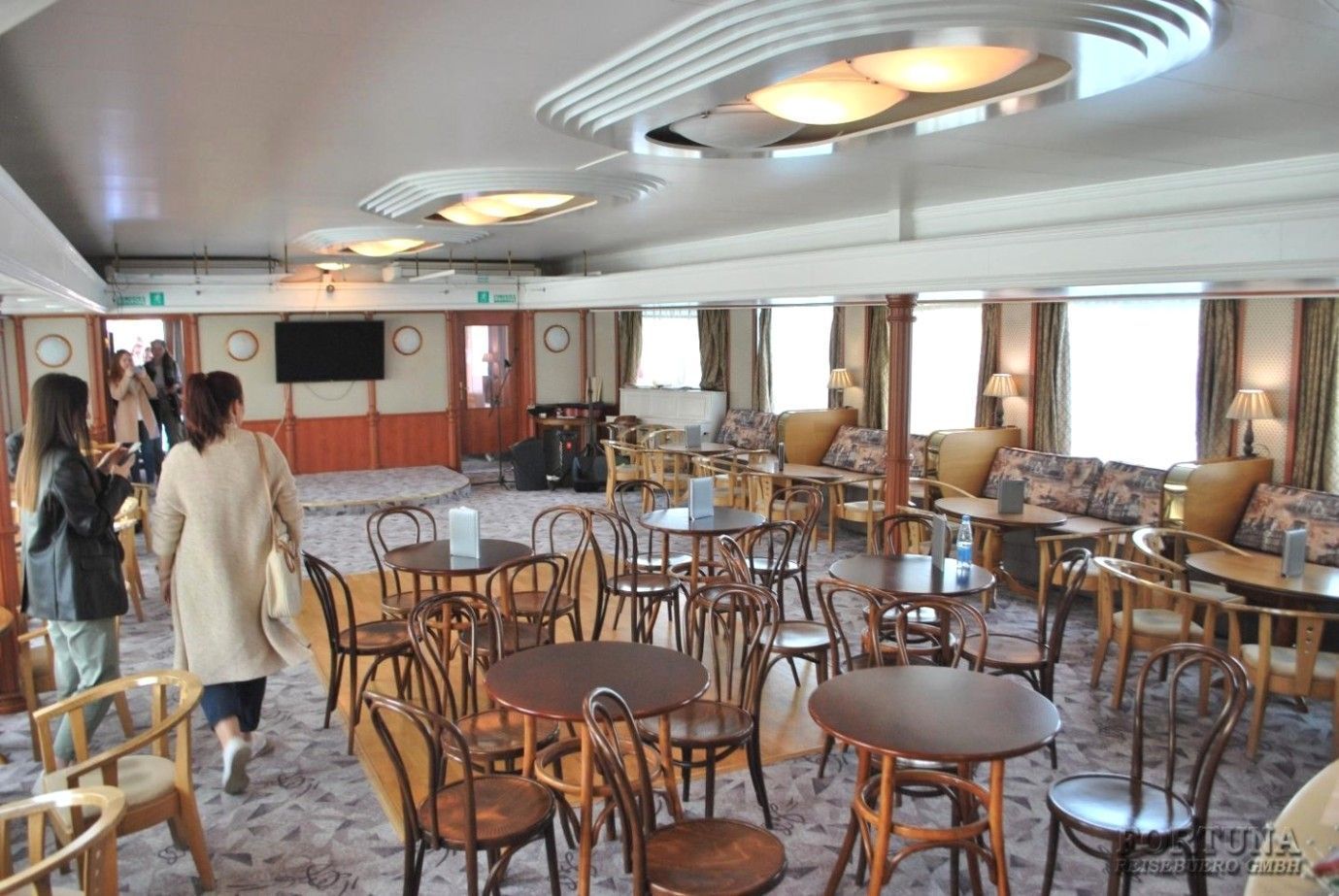 Речные круизы, тх Волга Стар. Бар на солнечной палубе