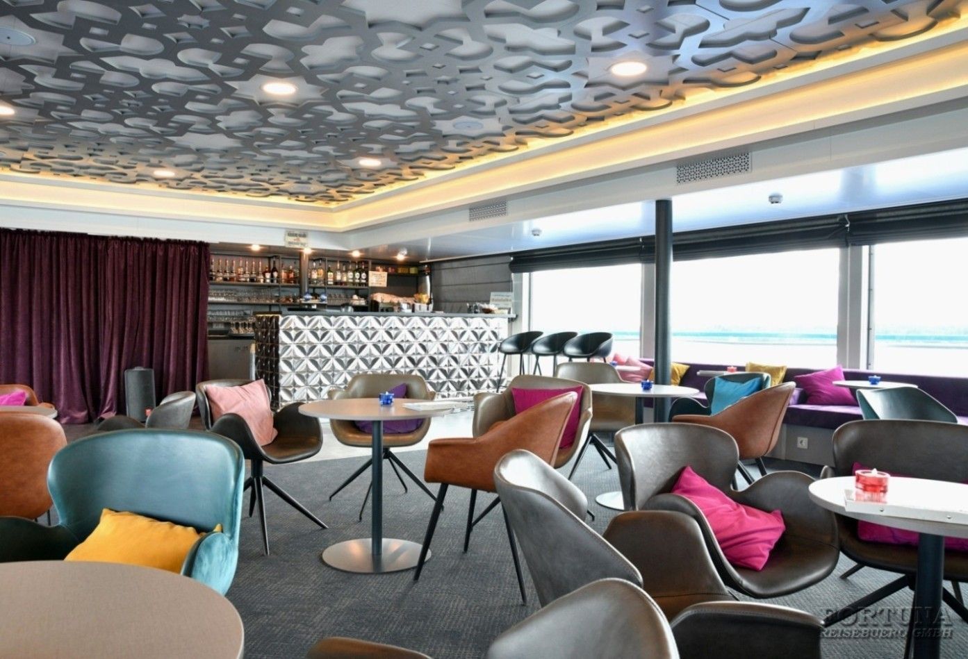 Теплоход Игорь Стравинский 4*. SkyBar ||2