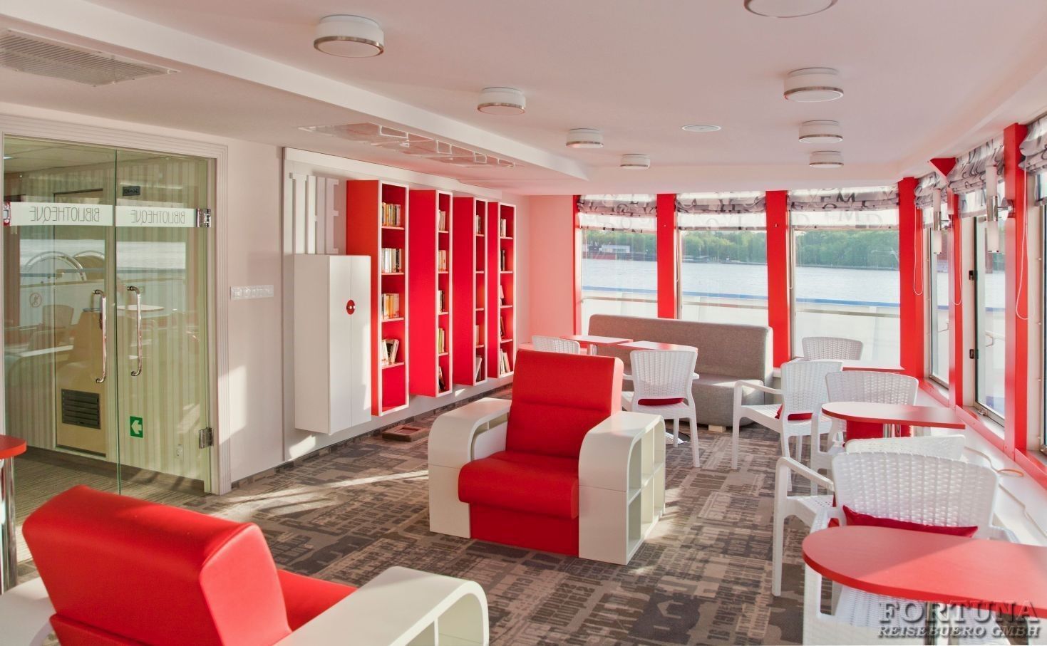 Речные круизы. Теплоход Максим Литвинов 4*