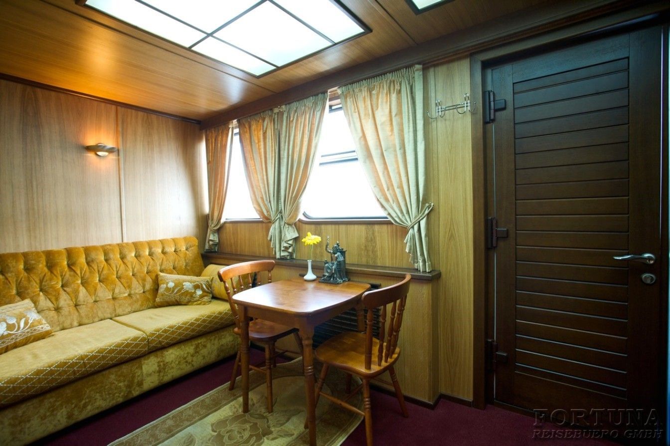 Круизы по Енисею. Теплоход-яхта Куприян, каюта ЛЮКС VIP ||3