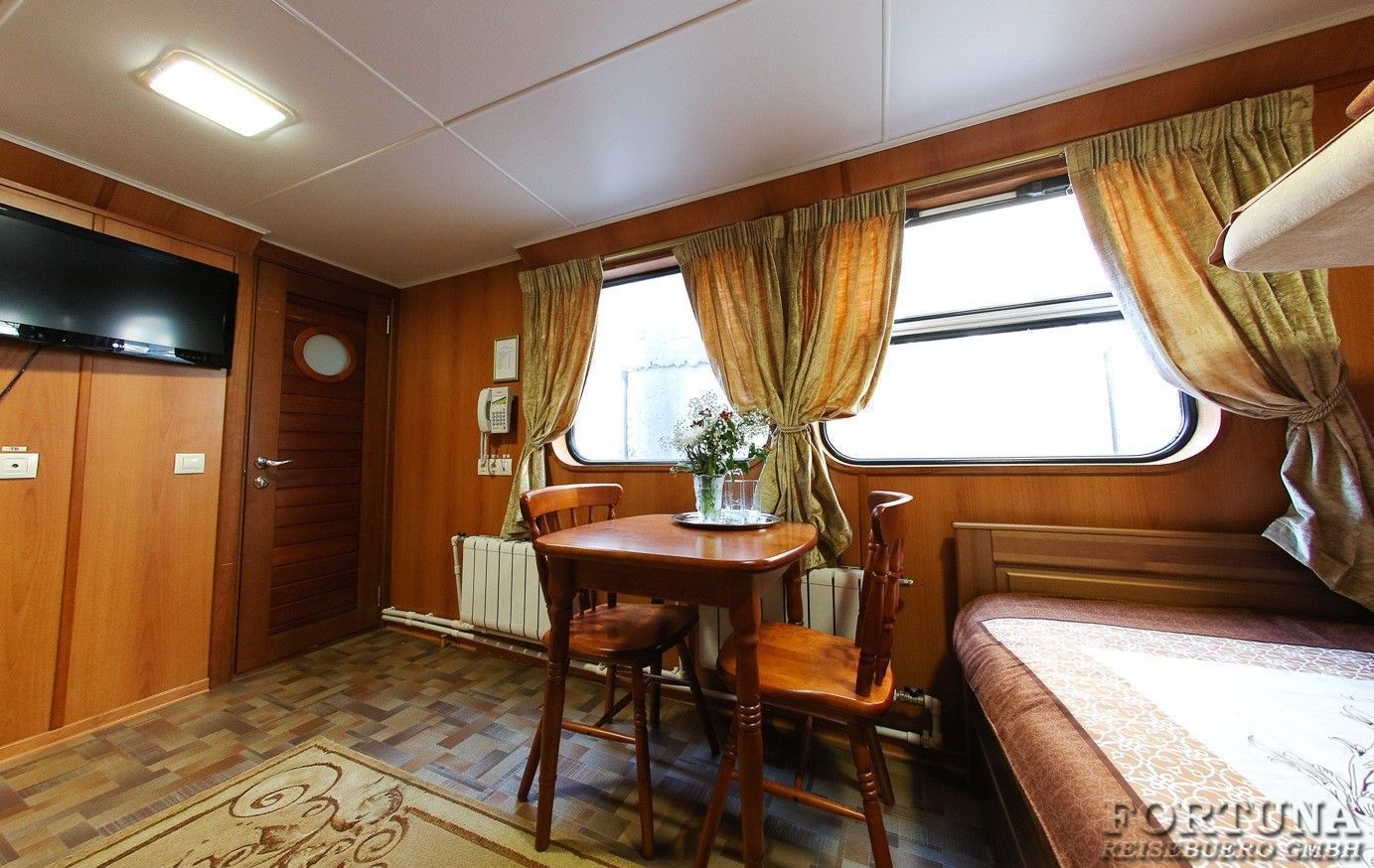 ТХ Куприян, каюта категории ПОЛУЛЮКС 4 ||5