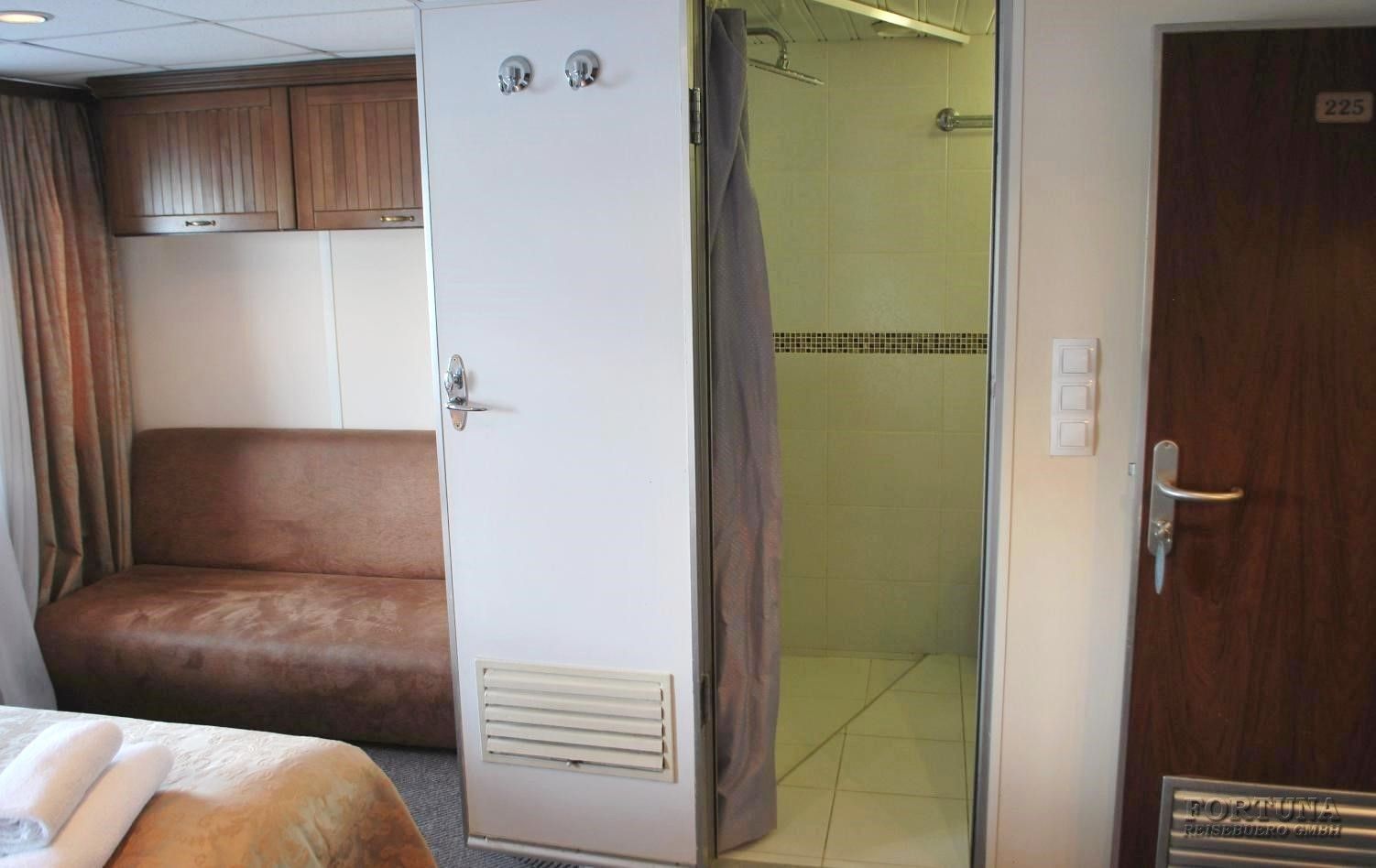 Теплоход Волга Стар. Люкс однокомнатный 2М+ ||6