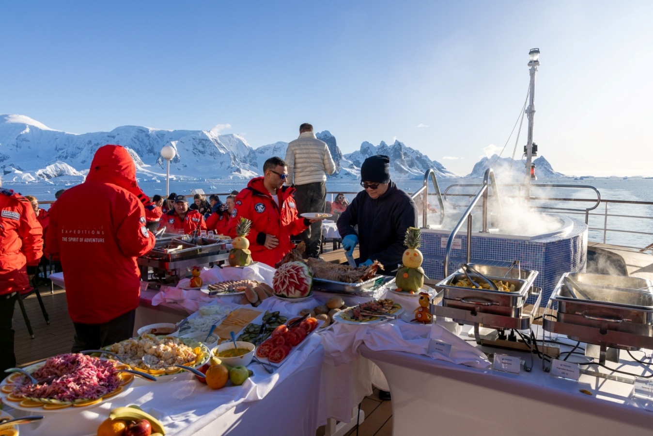 Круизы на Южный полюс. Си Спирит – судно премиум-класса. Барбекю ||1