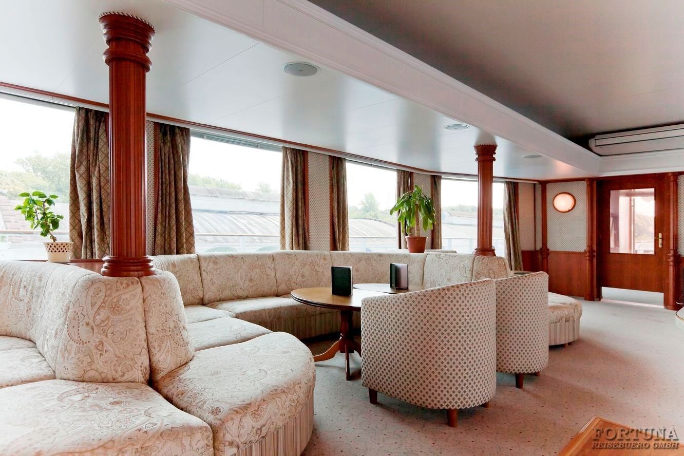 Круизы по России. ТХ Волга Стар 4*. Диско-бар на Солнечной палубе ||2