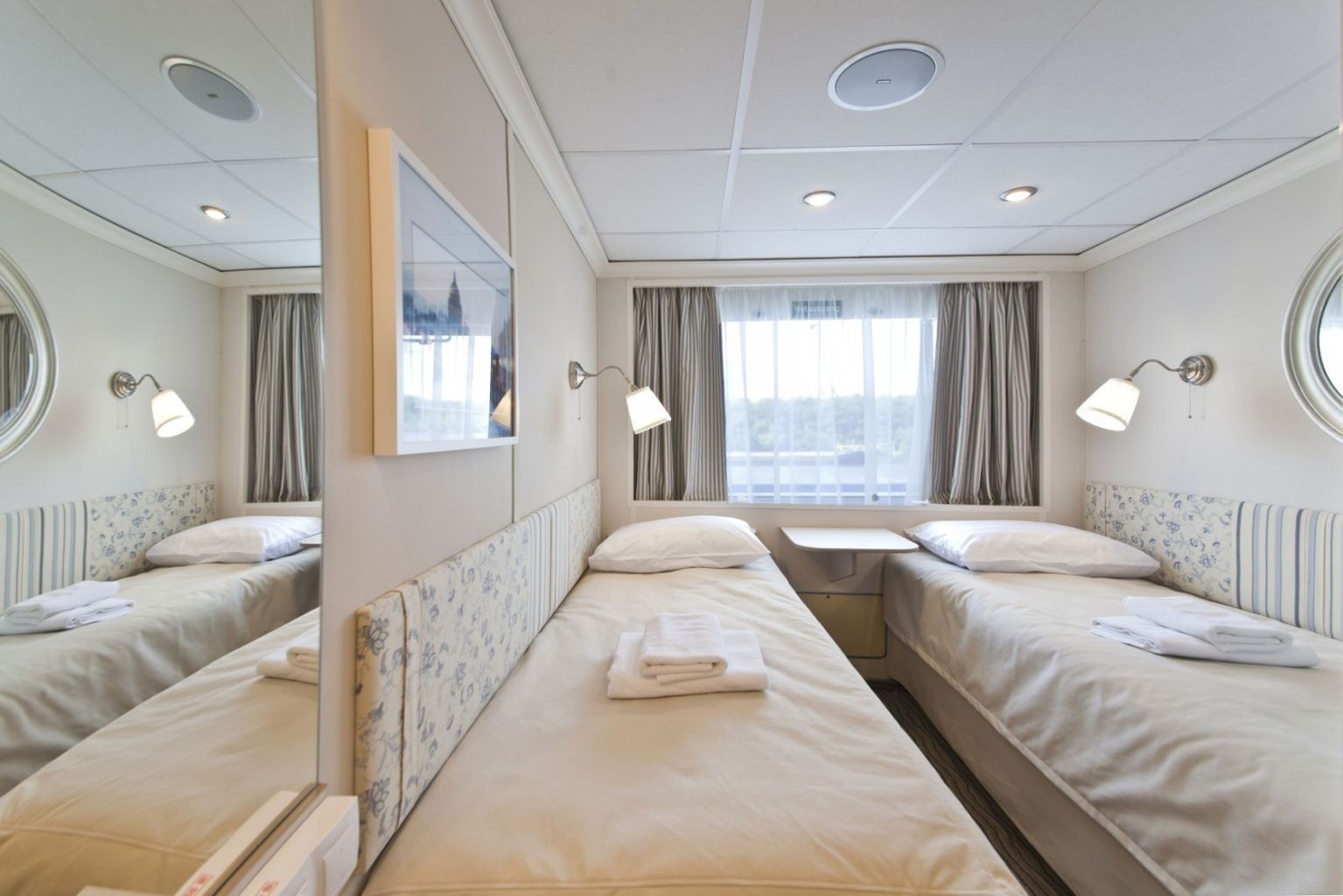 Теплоход С. Дягилев. Двухместные каюты Стандарт 2M ||7