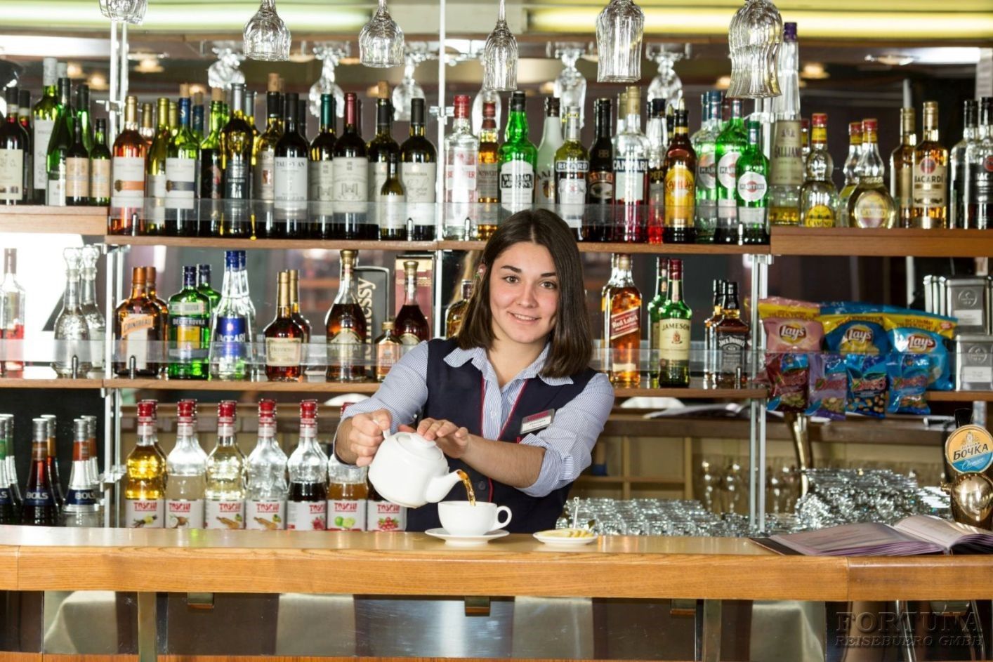 Круизы по России. ТХ Георгий Чичерин. Бар-ресторан Нева