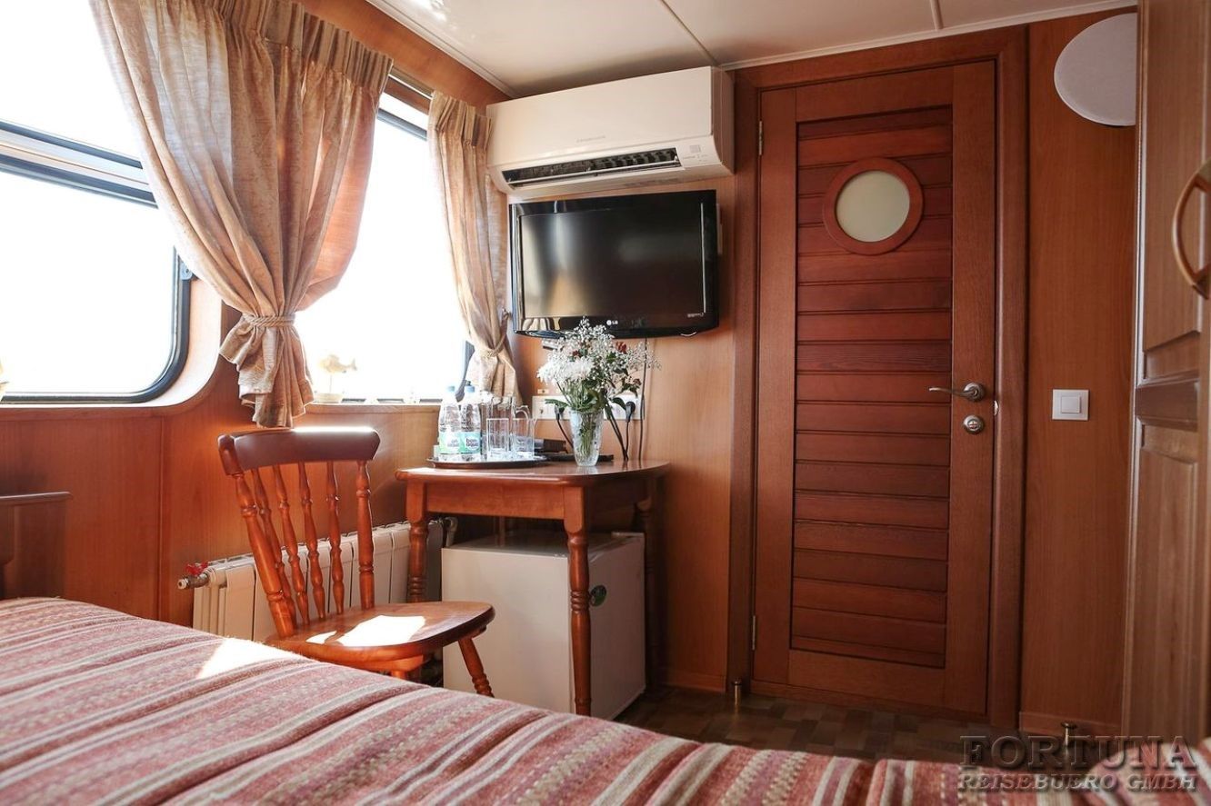 ТХ Куприян, каюта категории ПОЛУЛЮКС 3 ||4