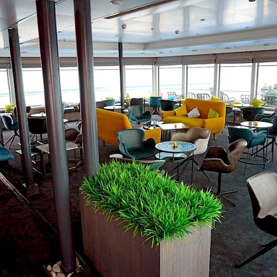 Теплоход Александра. Бар Панорама