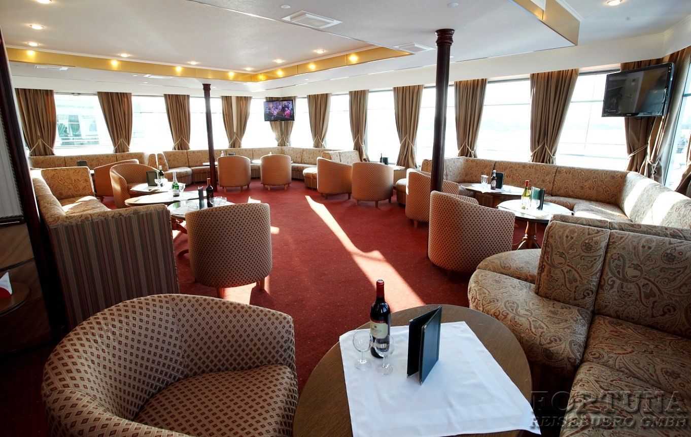 Круизы по России. ТХ Волга Стар 4*. Бар Панорама на Шлюпочной палубе