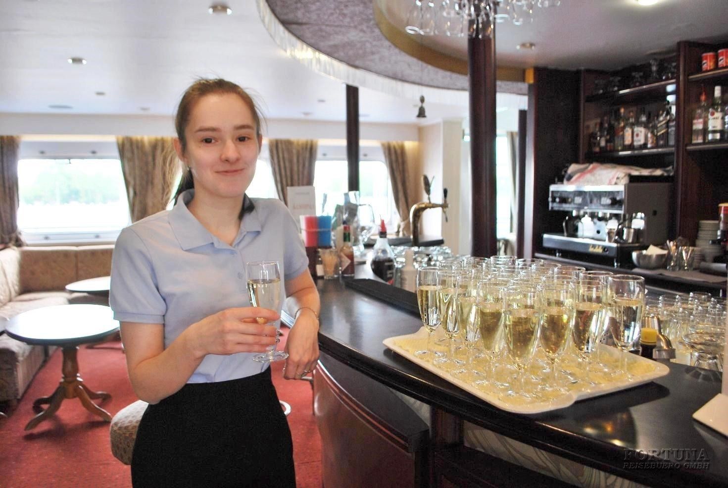 Речные круизы. Тx Волга Стар, Бар Панорама ||2