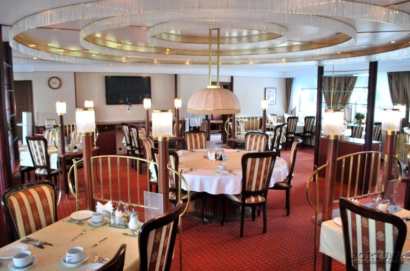 Речные круизы, тх Волга Стар. Ресторан Малый НЕВА ||1