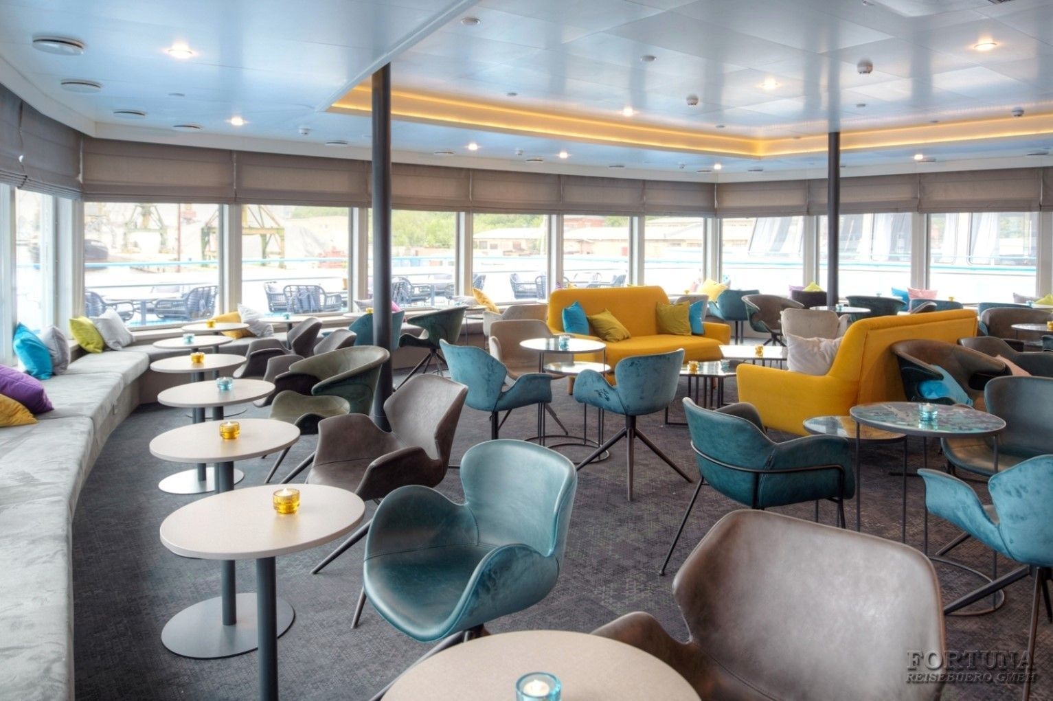 Теплоход И. Стравинский 4*. Панорама бар ||2