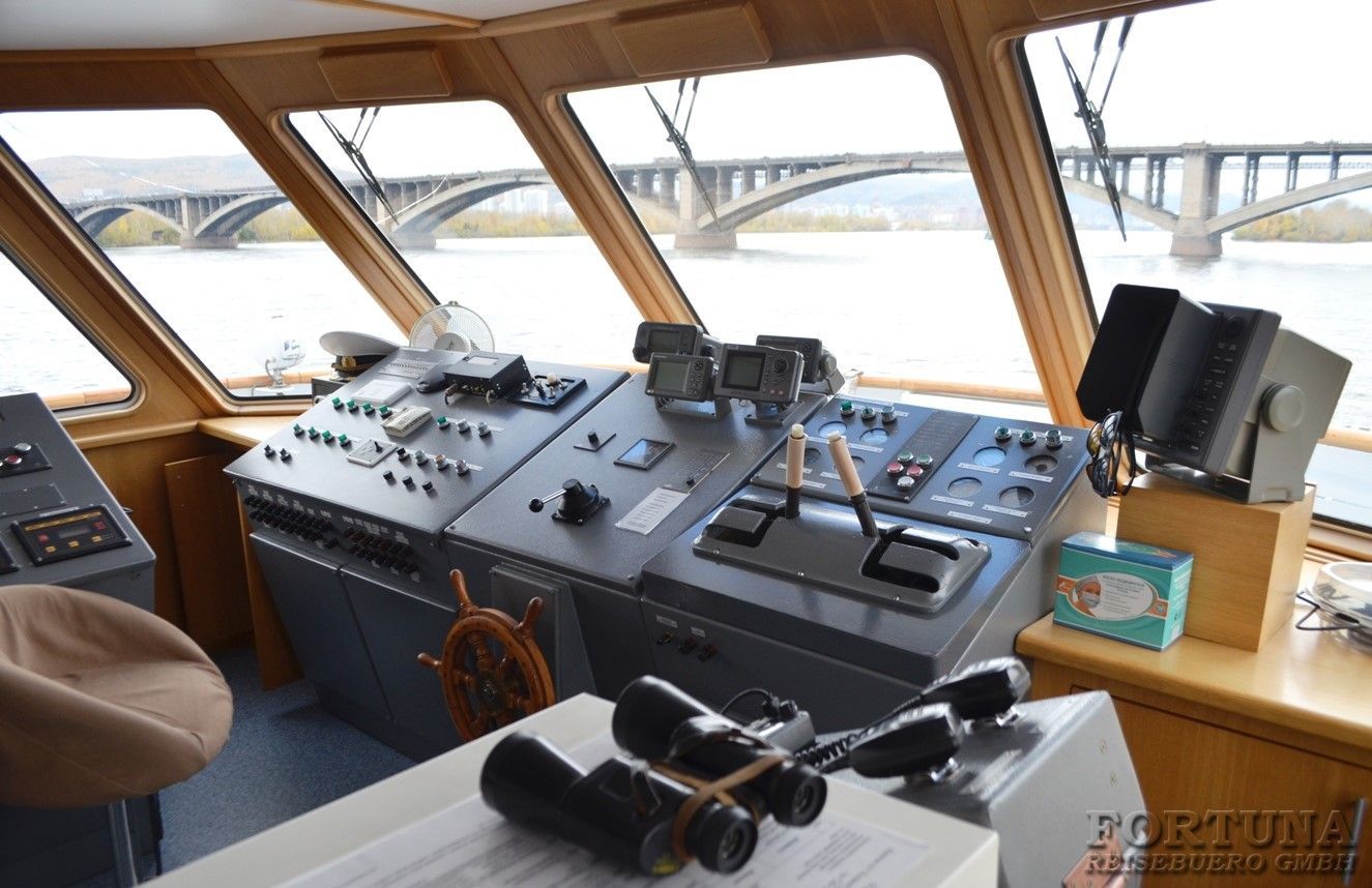 Сибирские круизы по Енисею. Теплоход-яхта Куприян VIP