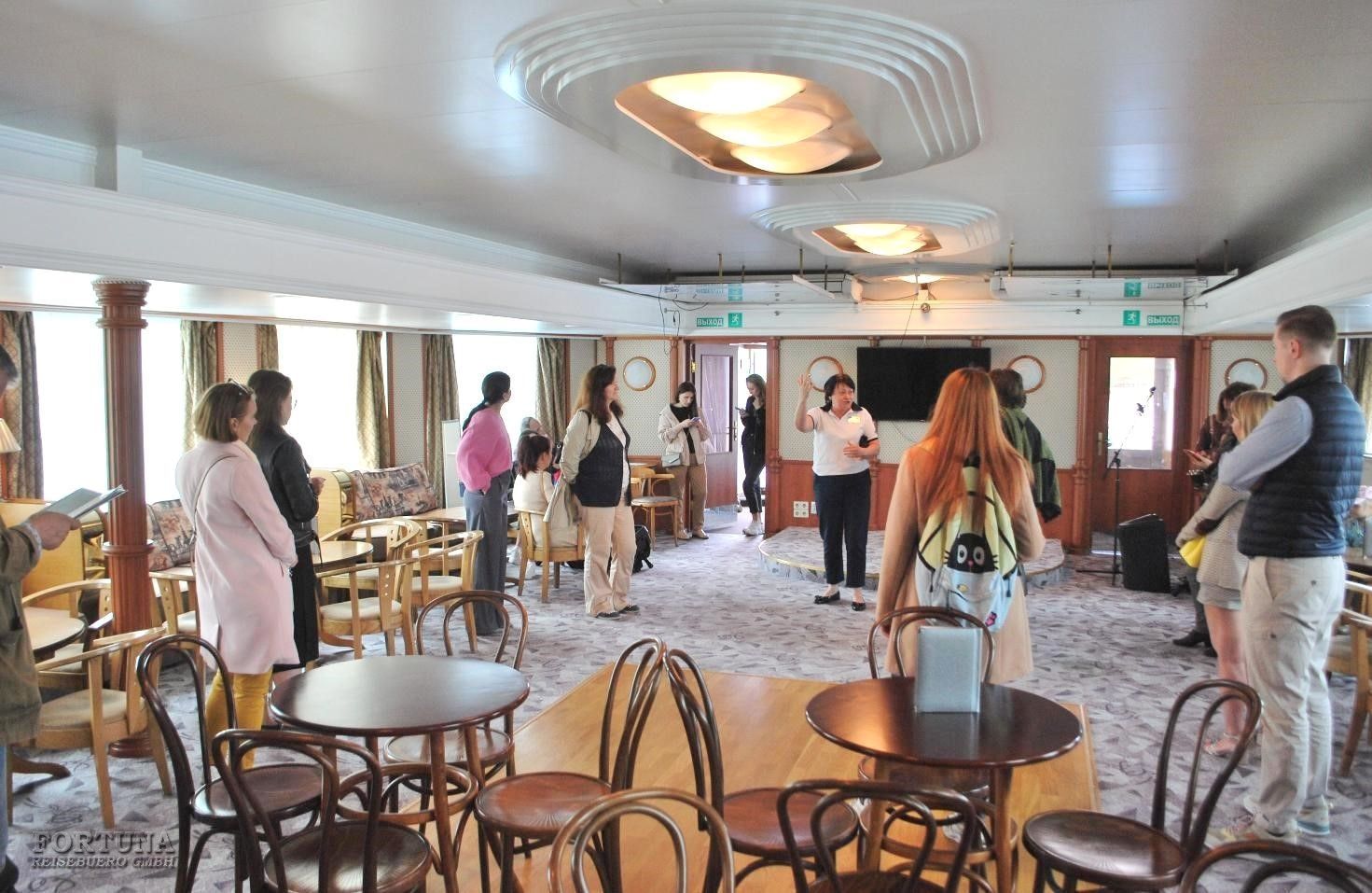 Тх Волга Стар. Музыкальный салон-бар на солнечной палубе ||2