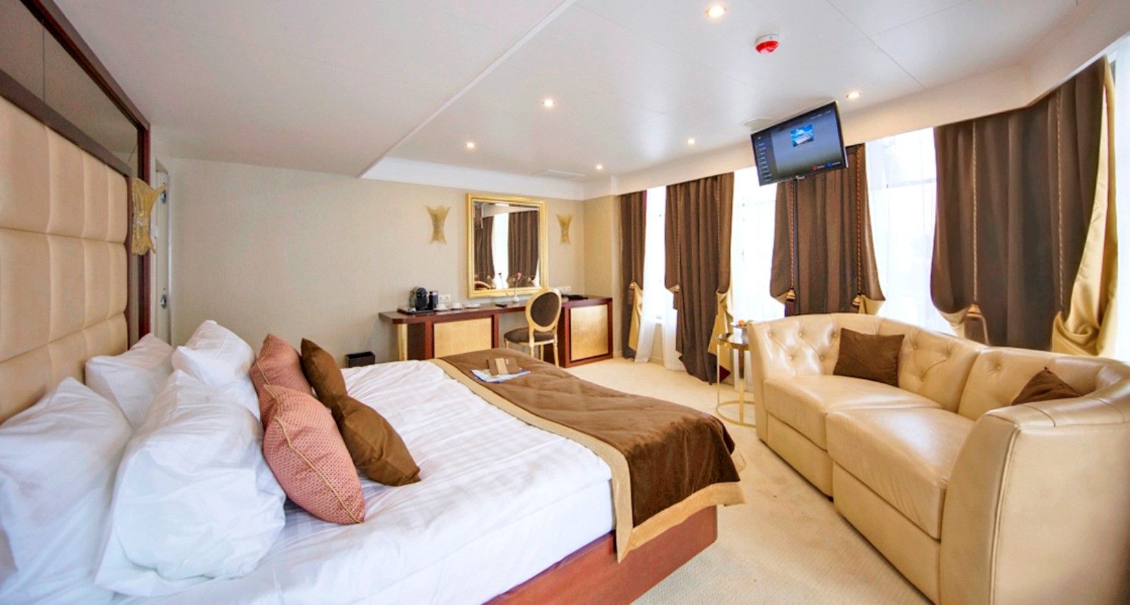 ТХ Александра. Панорама-Люкс 2M с балконом