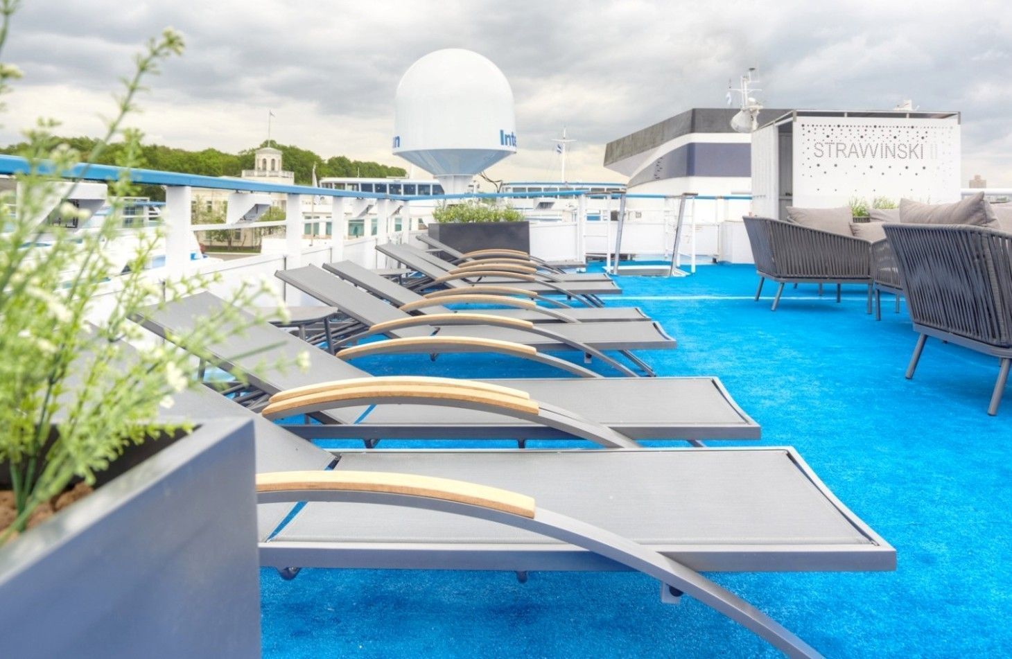 Теплоход Игорь Стравинский 4*. Солнечная палуба