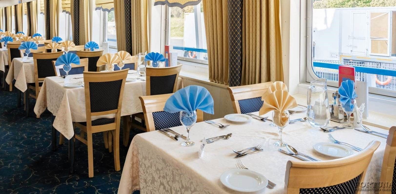 Круизы по России. ТХ Георгий Чичерин, ресторан Волга ||1