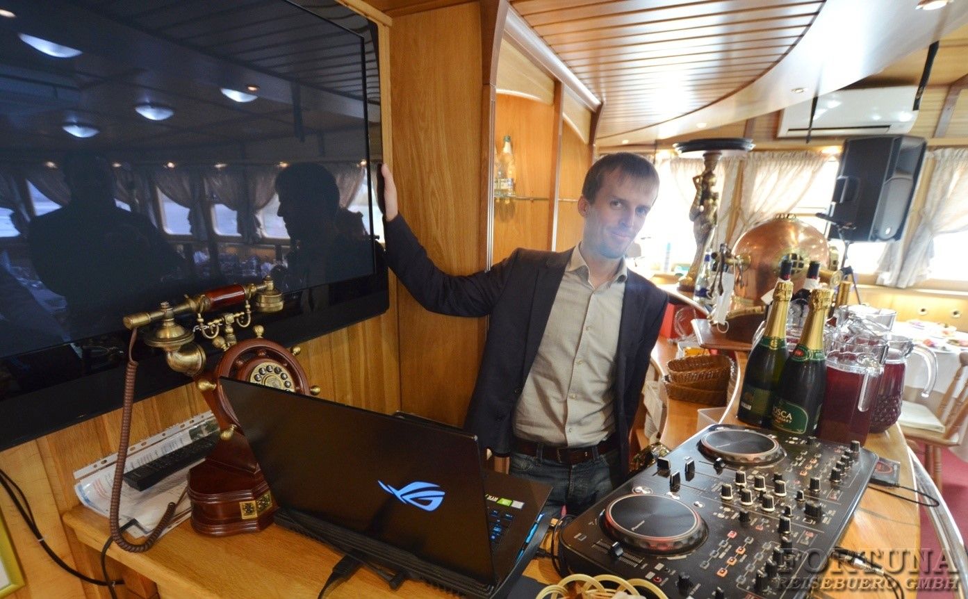 ТХ Куприян, бар. Круиз по Енисею ||2