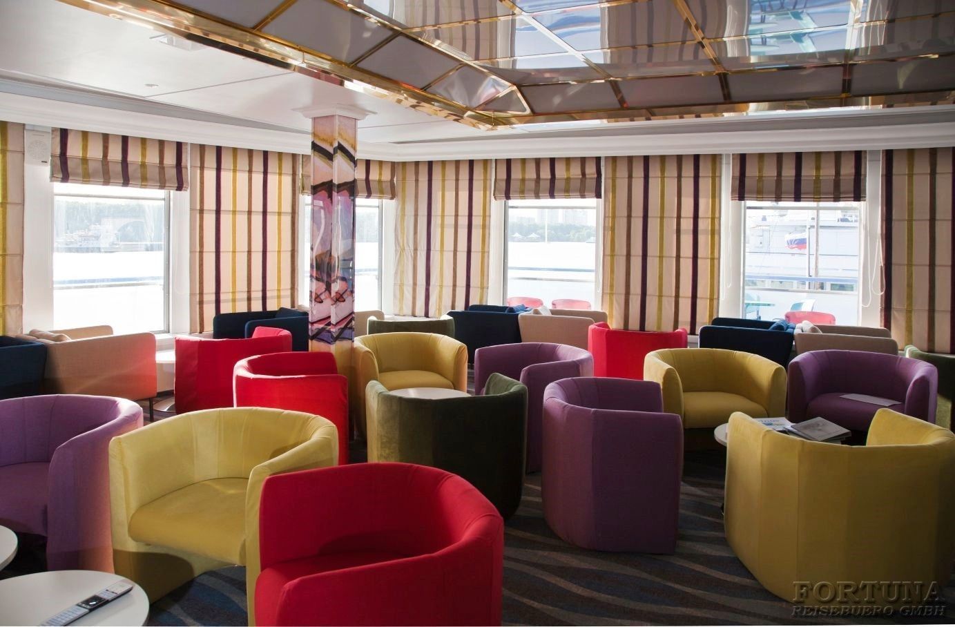 Круизы по России. ТХ М. Литвинов 4*. Бар-Акварель