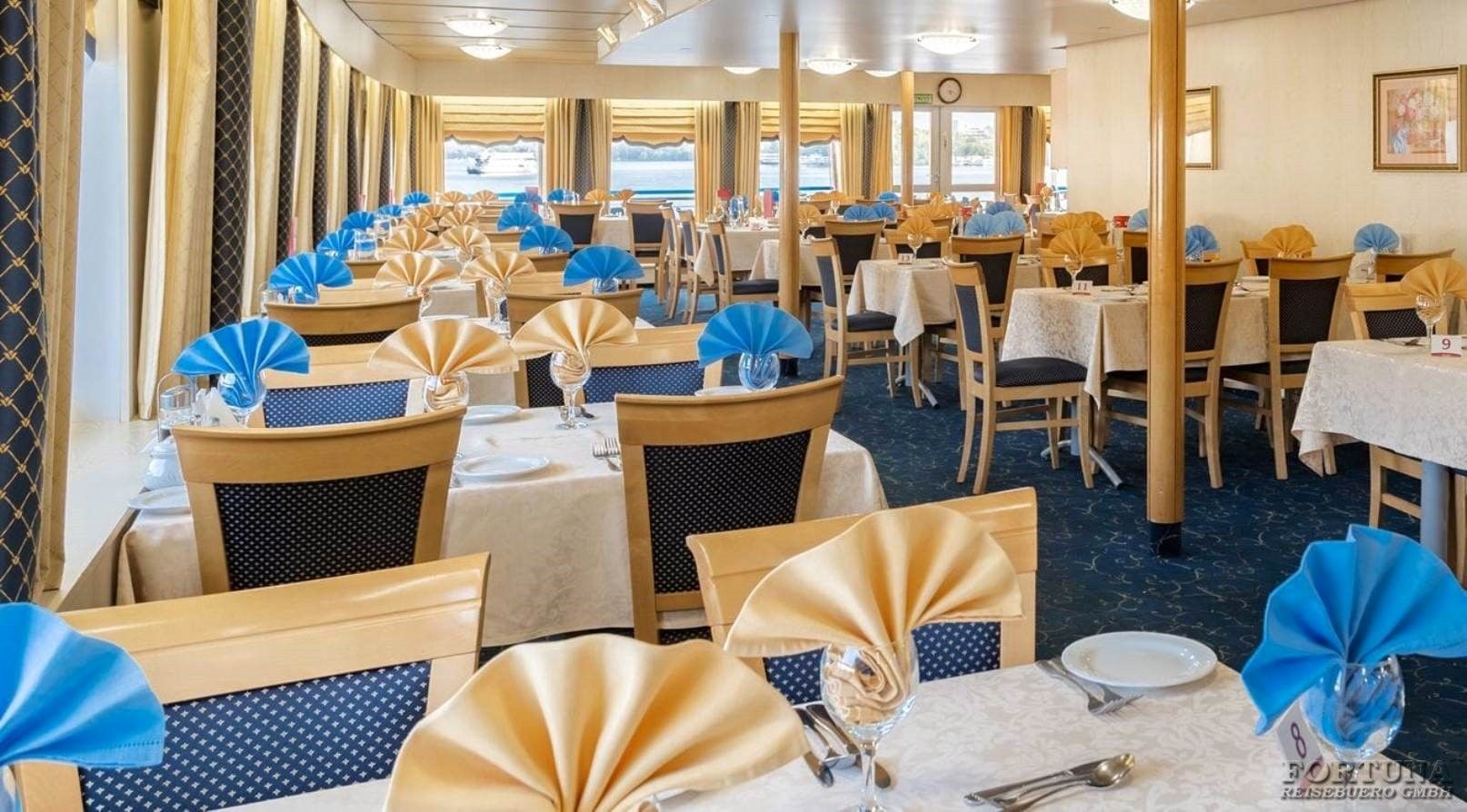 Круизы по России. ТХ Георгий Чичерин, ресторан Волга ||1