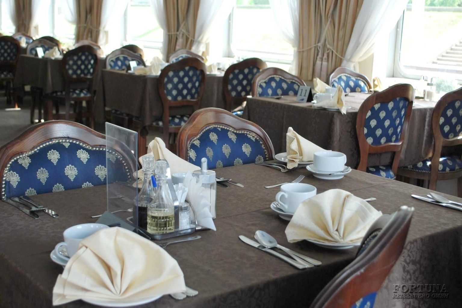 Речные круизы, тх Волга Стар. Ресторан Большой ВОЛГА ||1