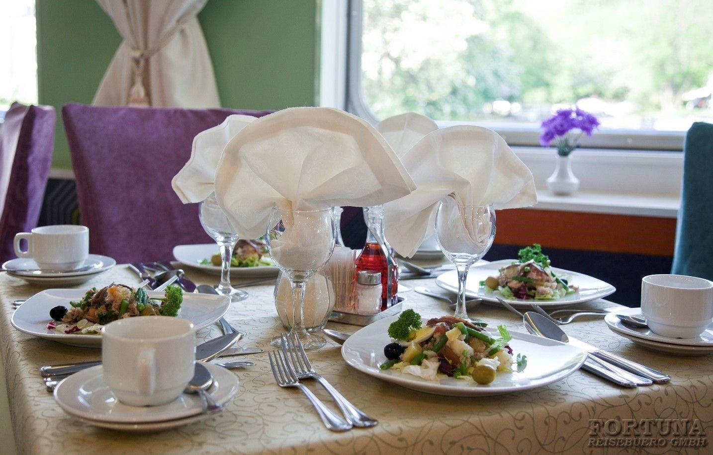 Круизы по России. ТХ Максим Литвинов 4*. Ресторан