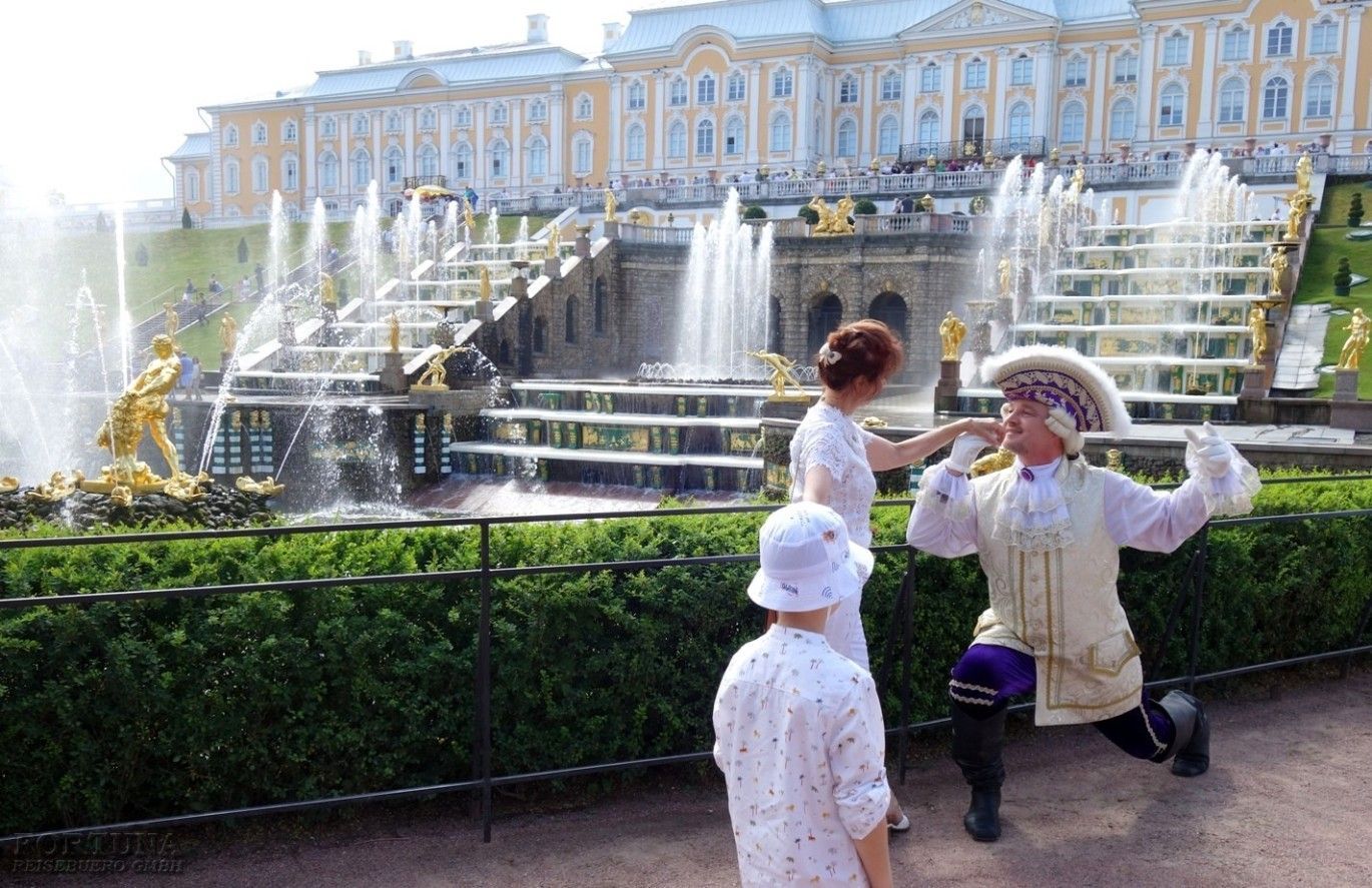 Автобусная экскурсия "Праздник открытия фонтанов в Петергофе"