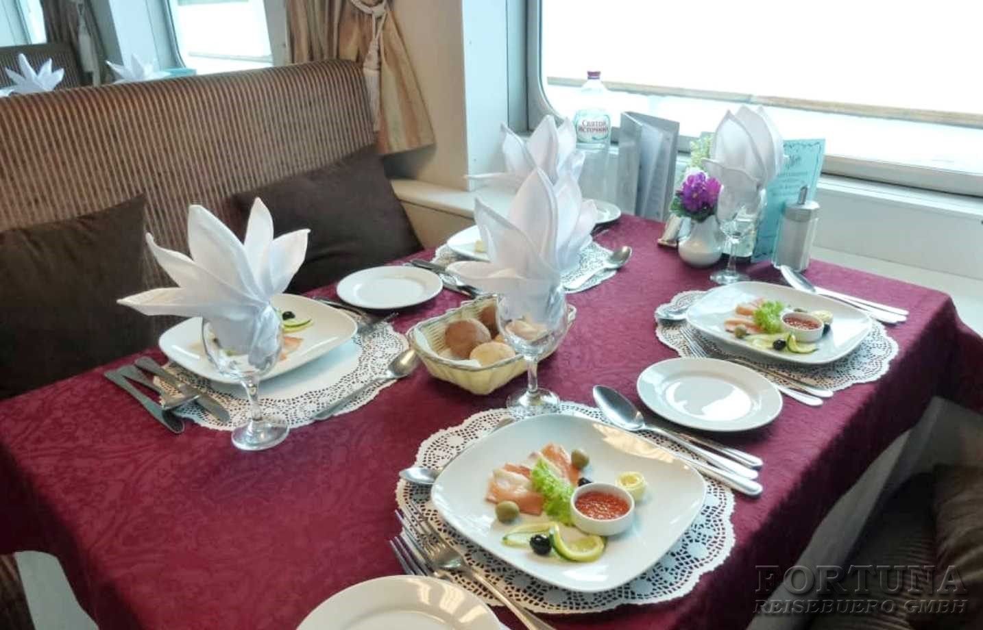 Круизы по России. ТХ Волга Стар 4*. Ресторан Волга на Средней палубе