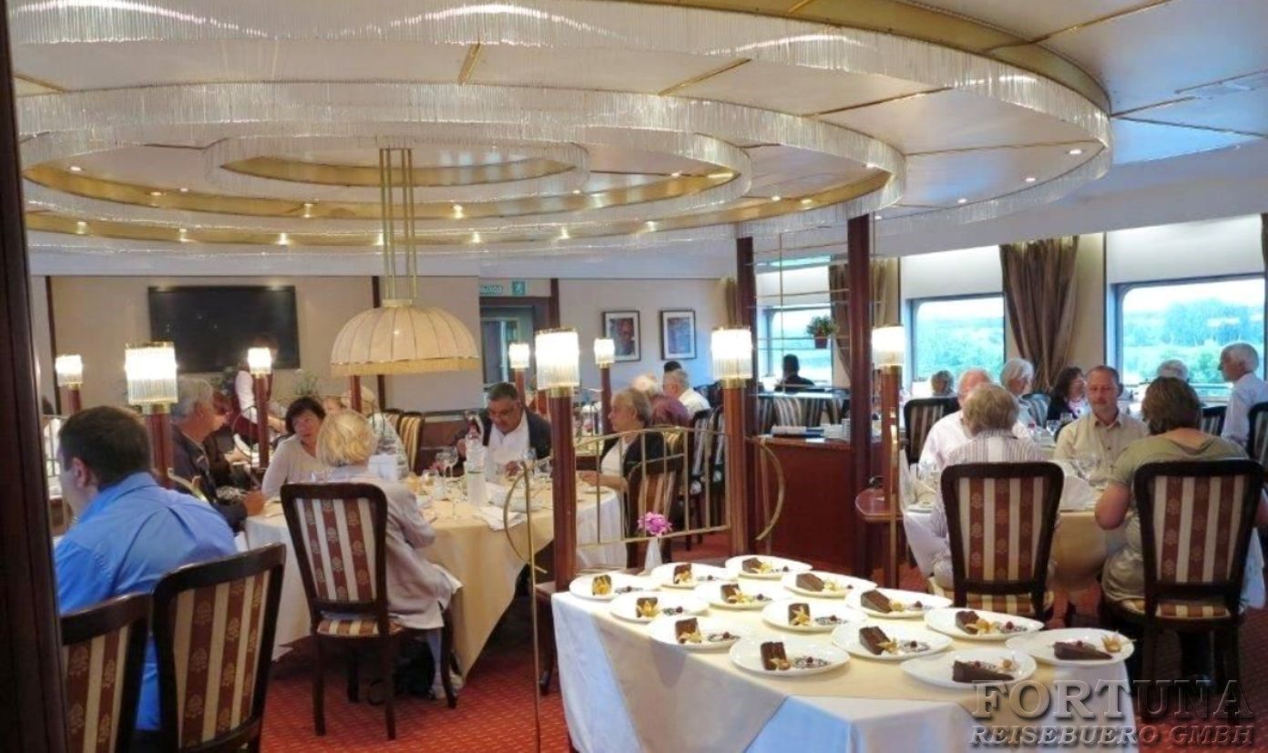 Круизы по России. ТХ Волга Стар 4*. Ресторан Нева на Шлюпочной палубе ||1