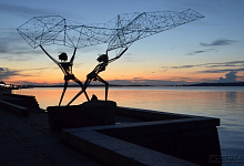 Онежская набережная в Петрозаводске, Карелия. Скульптура Рыбаки