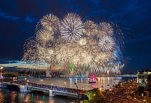 Алые паруса с борта теплохода